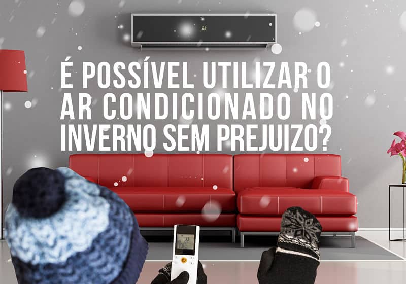 Sala de estar com um sofá vermelho.