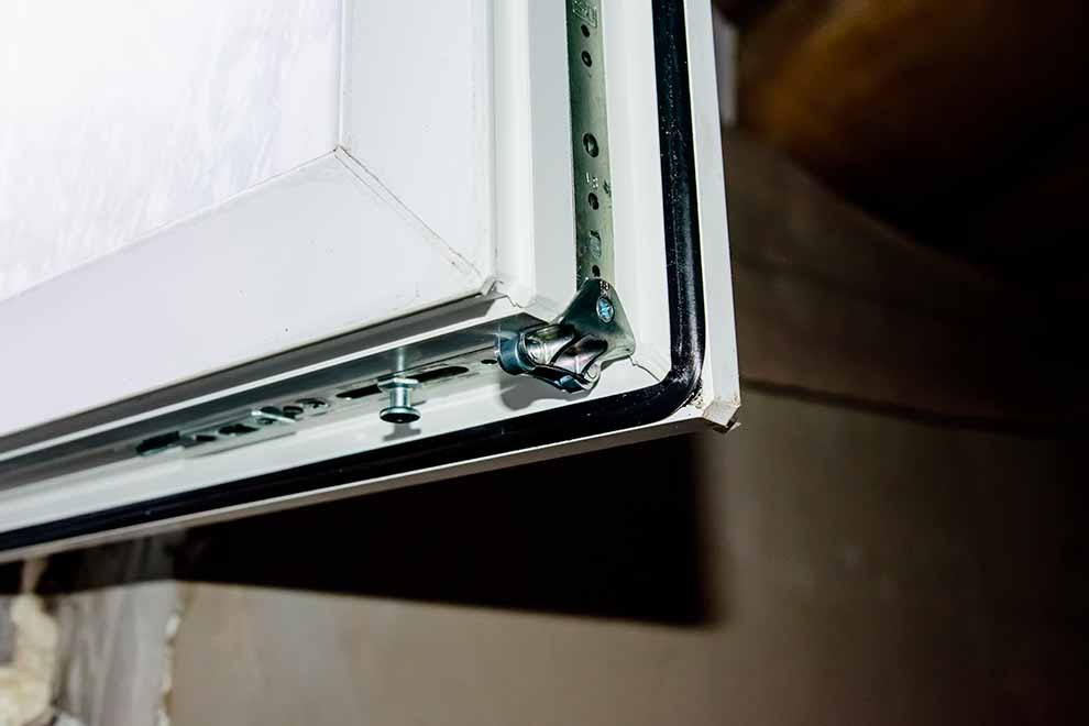 Detalhe de um canto de janela com montagem em destaque